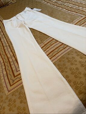 NWT Joe's Jeans White High-Rise Curvy Bootcut, Cotton Blend, Retail $188, Sz. 28